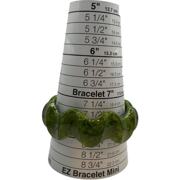 Green Wavy Patterned Resin Bracelet Unique Design Fashion Jewelry - Picture 2 of 4